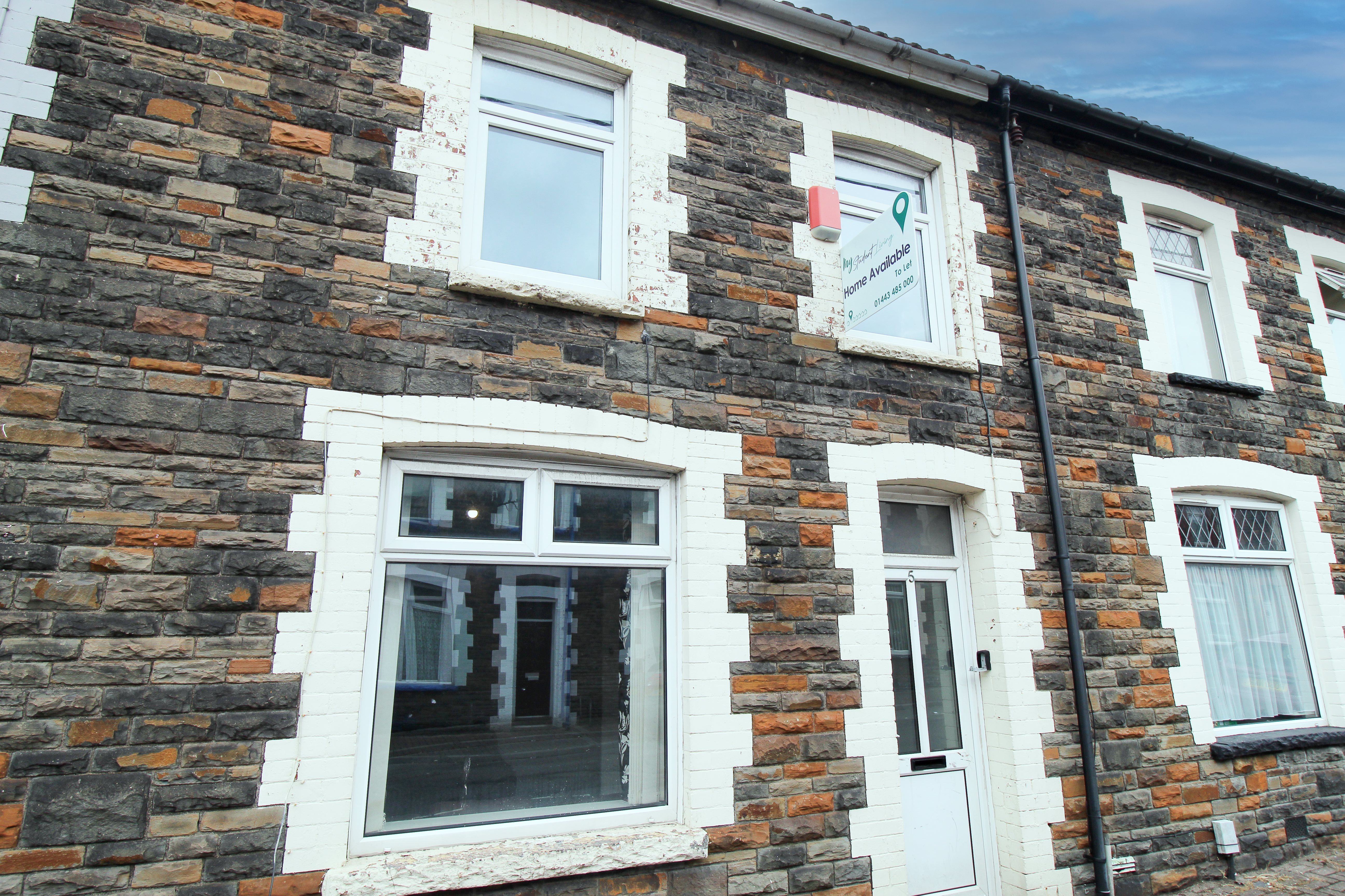 5 Queen Street, Treforest